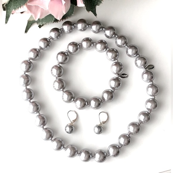 Seasons Light Gray Faux Pearl Necklace, Bracelet and Earrings - Picture 8 of 9